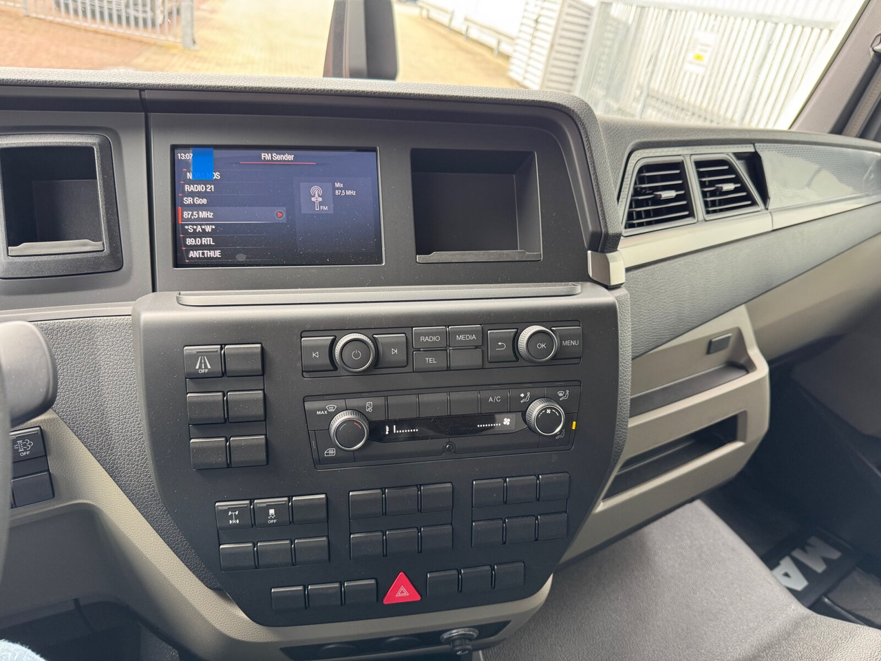 MAN TGL 8.160 4x2 BL CH TGL 8.160 4x2 BL CH - Camión chasis: foto 5 MAN TGL 8.160 4x2 BL CH TGL 8.160 4x2 BL CH - Camión chasis: foto 5