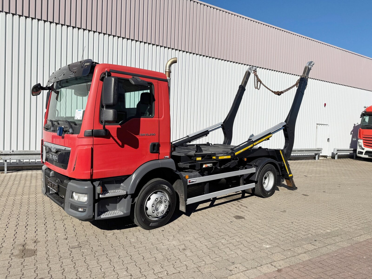 MAN TGM 15/16.290 4X2 BL TGM 15/16.290 4X2 BL, Tele-Absetzer, Funk - Camión portacontenedor de cadenas: foto 1 MAN TGM 15/16.290 4X2 BL TGM 15/16.290 4X2 BL, Tele-Absetzer, Funk - Camión portacontenedor de cadenas: foto 1