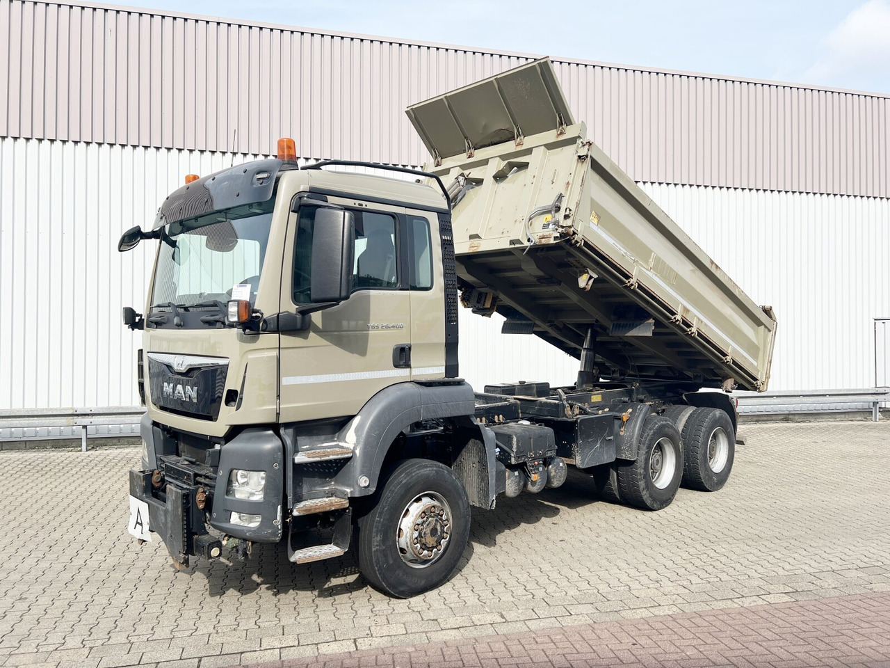MAN TGS 26.400 6x6 BL TGS 26.400 6x6 BL, Winterdienstausstattung - Camión volquete: foto 1 MAN TGS 26.400 6x6 BL TGS 26.400 6x6 BL, Winterdienstausstattung - Camión volquete: foto 1