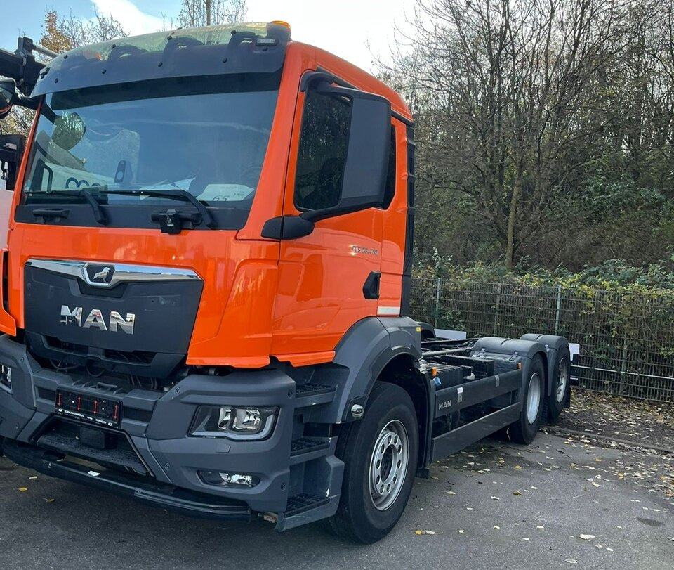 MAN TGS 26.470 6x2-4 BL CH TGS 26.470 6x2-4 BL CH, Lenk-/Liftachse, NMV - Camión chasis: foto 2 MAN TGS 26.470 6x2-4 BL CH TGS 26.470 6x2-4 BL CH, Lenk-/Liftachse, NMV - Camión chasis: foto 2