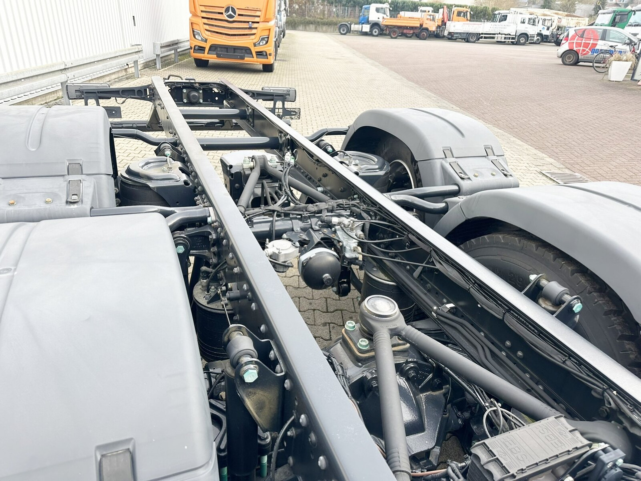 MAN TGS 26.480 6x2-4 LL TGS 26.480 6x2-4 LL, Retarder, Lenk-/Liftachse, Standklima - Camión chasis: foto 3 MAN TGS 26.480 6x2-4 LL TGS 26.480 6x2-4 LL, Retarder, Lenk-/Liftachse, Standklima - Camión chasis: foto 3