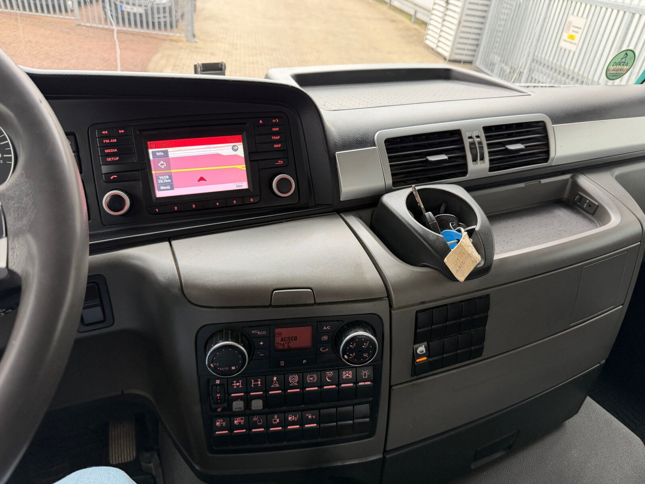 MAN TGS 26.480 6x4 BL TGS 26.480 6x4 BL, Motorabtrieb, Navi, Intarder, Hyva 20.60 S - Camión multibasculante: foto 5 MAN TGS 26.480 6x4 BL TGS 26.480 6x4 BL, Motorabtrieb, Navi, Intarder, Hyva 20.60 S - Camión multibasculante: foto 5