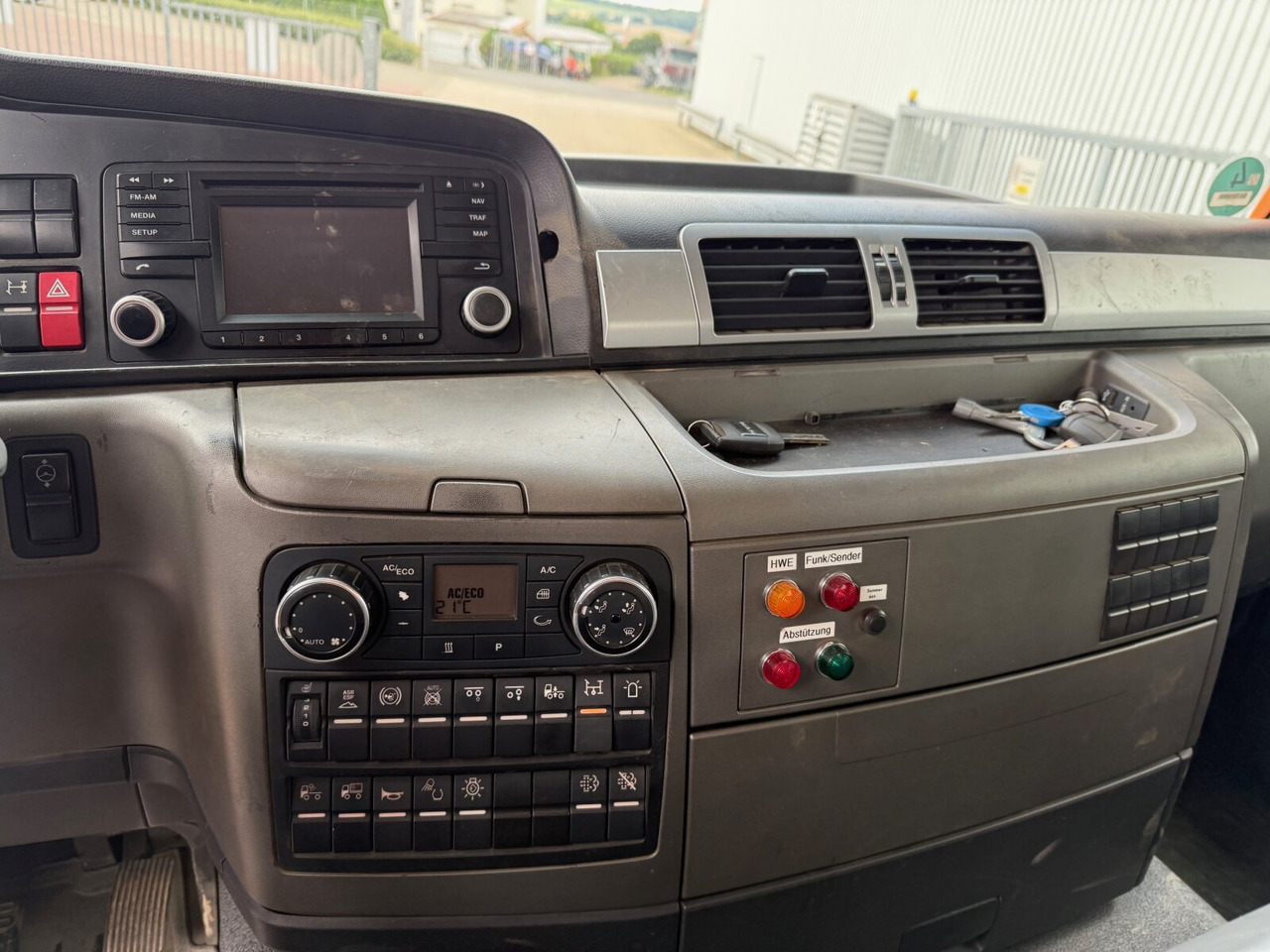 Leasing de MAN TGS 28.440 6x2-4 BL TGS 28.440 6x2-4 BL, Lenk-/Liftachse, Kran Atlas 126.3E-A2L, Funk MAN TGS 28.440 6x2-4 BL TGS 28.440 6x2-4 BL, Lenk-/Liftachse, Kran Atlas 126.3E-A2L, Funk: foto 7