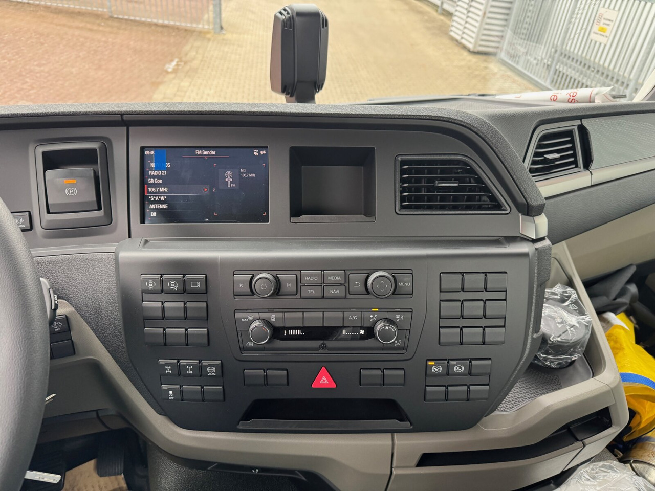 MAN TGS 33.440 BB 6x4 TGS 33.440 BB 6x4 - Camión multibasculante: foto 3 MAN TGS 33.440 BB 6x4 TGS 33.440 BB 6x4 - Camión multibasculante: foto 3