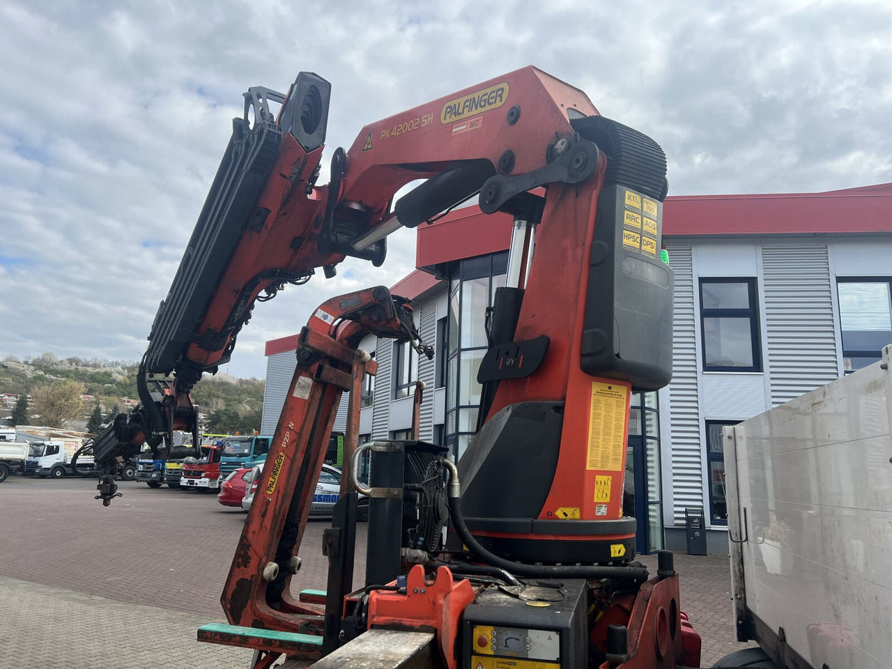 MAN TGS 35.440 8x4 BL TGS 35.440 8x4 BL, Navi, Heckkran Palfinger PK42002 SH-F + Jip PJ 060 B, 24,9m-730kg, Funk - Camión grúa, Camión caja abierta: foto 2 MAN TGS 35.440 8x4 BL TGS 35.440 8x4 BL, Navi, Heckkran Palfinger PK42002 SH-F + Jip PJ 060 B, 24,9m-730kg, Funk - Camión grúa, Camión caja abierta: foto 2