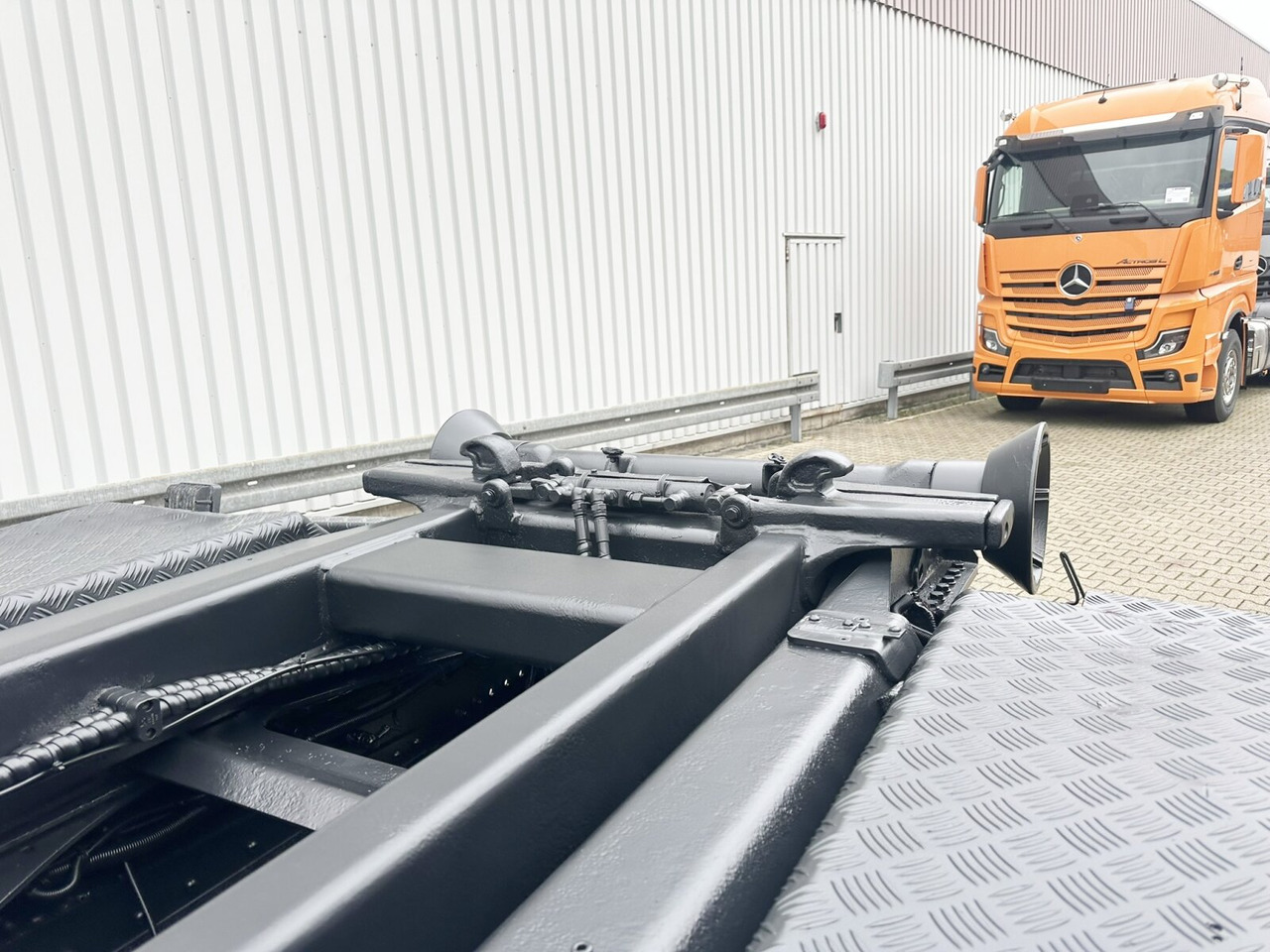 MAN TGS 35.480 8X4 BL TGS 35.400 8x4 BL, Schub-Knick bis 6,5m Container - Camión multibasculante: foto 2 MAN TGS 35.480 8X4 BL TGS 35.400 8x4 BL, Schub-Knick bis 6,5m Container - Camión multibasculante: foto 2