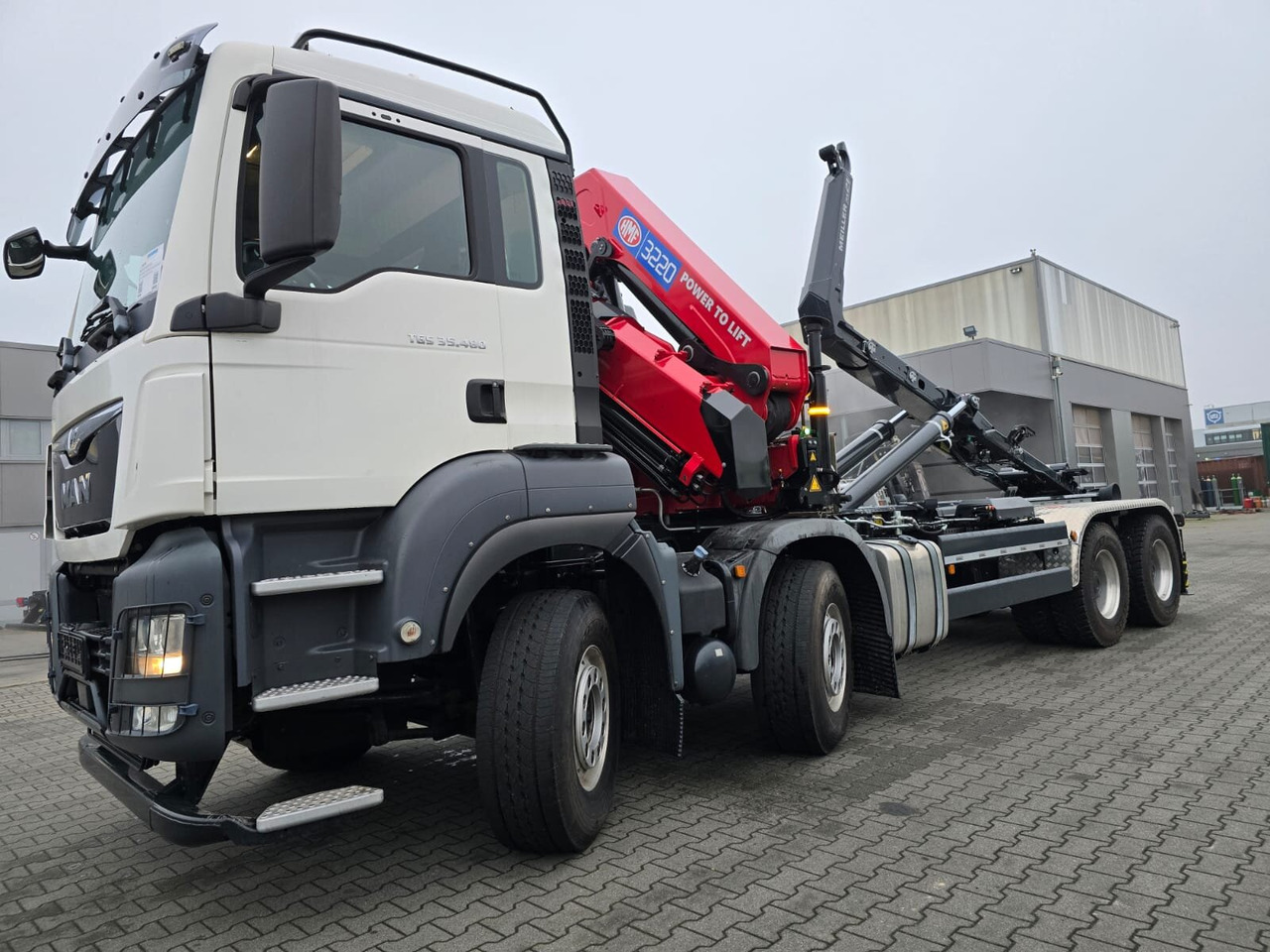MAN TGS 35.480 8X4 BL TGS 35.480 8X4 BL, Intarder, Kran HMF 3220-K6, 4-fach Abstützung, Funk - Camión multibasculante, Camión grúa: foto 2 MAN TGS 35.480 8X4 BL TGS 35.480 8X4 BL, Intarder, Kran HMF 3220-K6, 4-fach Abstützung, Funk - Camión multibasculante, Camión grúa: foto 2