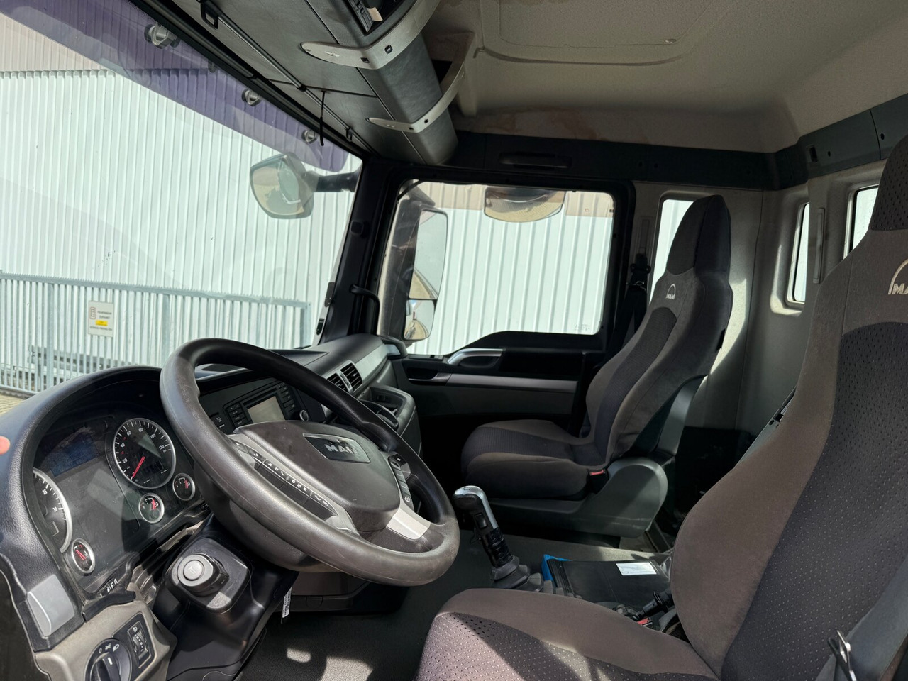 MAN TGS 35.480 8x4 BL TGS 35.480 8x4 BL, PriTarder, Navi - Camión multibasculante: foto 4 MAN TGS 35.480 8x4 BL TGS 35.480 8x4 BL, PriTarder, Navi - Camión multibasculante: foto 4