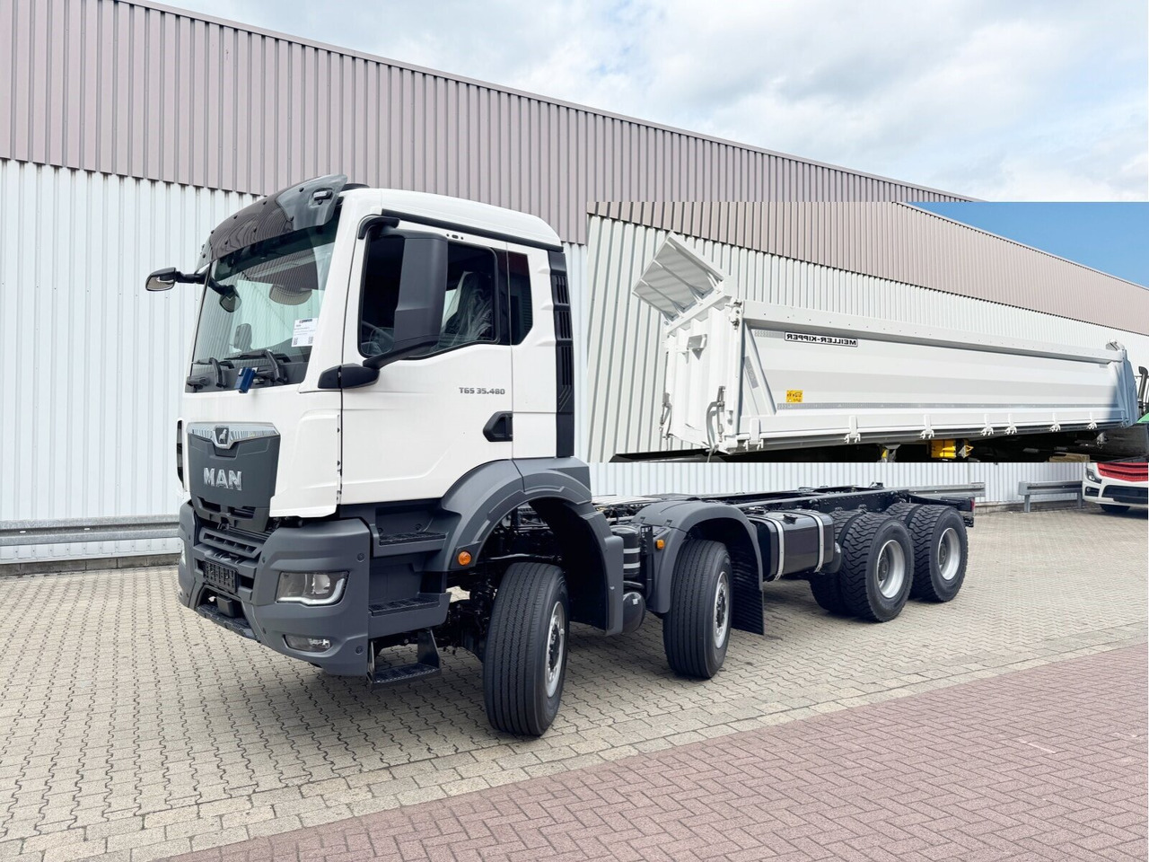 MAN TGS 35.480 8x8 BB CH TGS 35.480 8x8 BB CH, Hohe Bauart, Nebenantrieb - Camión volquete: foto 1 MAN TGS 35.480 8x8 BB CH TGS 35.480 8x8 BB CH, Hohe Bauart, Nebenantrieb - Camión volquete: foto 1