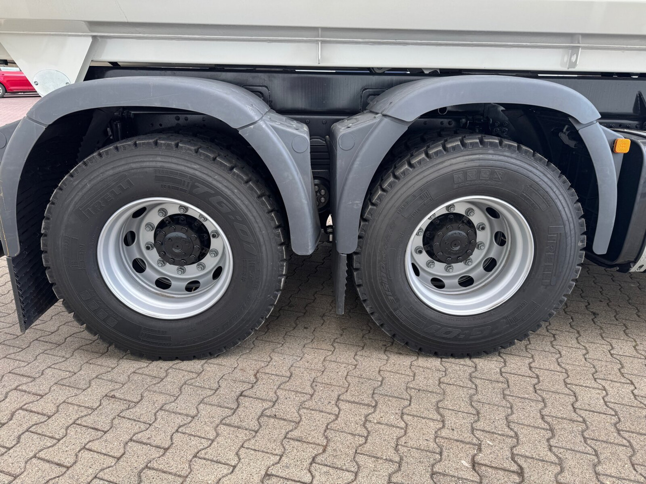 MAN TGS 41.440/480 8x4 BB TGS 41.440/480 8x4 BB, Mulde ca. 16m³ mit hydraulischer Heckklappe, mehrfach VORHANDEN - Camión chasis: foto 4 MAN TGS 41.440/480 8x4 BB TGS 41.440/480 8x4 BB, Mulde ca. 16m³ mit hydraulischer Heckklappe, mehrfach VORHANDEN - Camión chasis: foto 4