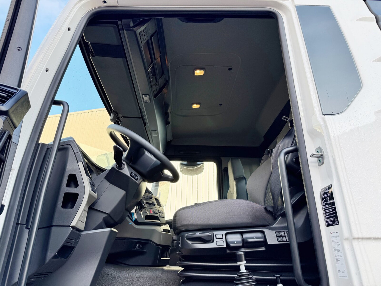 MAN TGS 41.440/480 8x4 BB TGS 41.440/480 8x4 BB, Mulde ca. 16m³ mit hydraulischer Heckklappe, mehrfach VORHANDEN - Camión chasis: foto 5 MAN TGS 41.440/480 8x4 BB TGS 41.440/480 8x4 BB, Mulde ca. 16m³ mit hydraulischer Heckklappe, mehrfach VORHANDEN - Camión chasis: foto 5