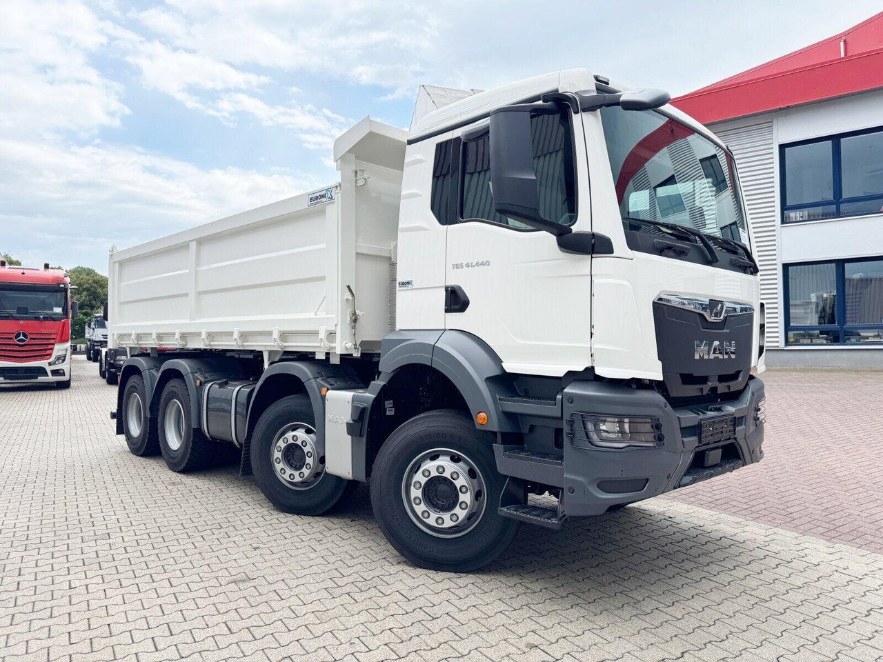 MAN TGS 41.440 8x4 BB TGS 41.440 8x4 BB, Bordmatik, ca. 16m³ - Camión volquete: foto 5 MAN TGS 41.440 8x4 BB TGS 41.440 8x4 BB, Bordmatik, ca. 16m³ - Camión volquete: foto 5