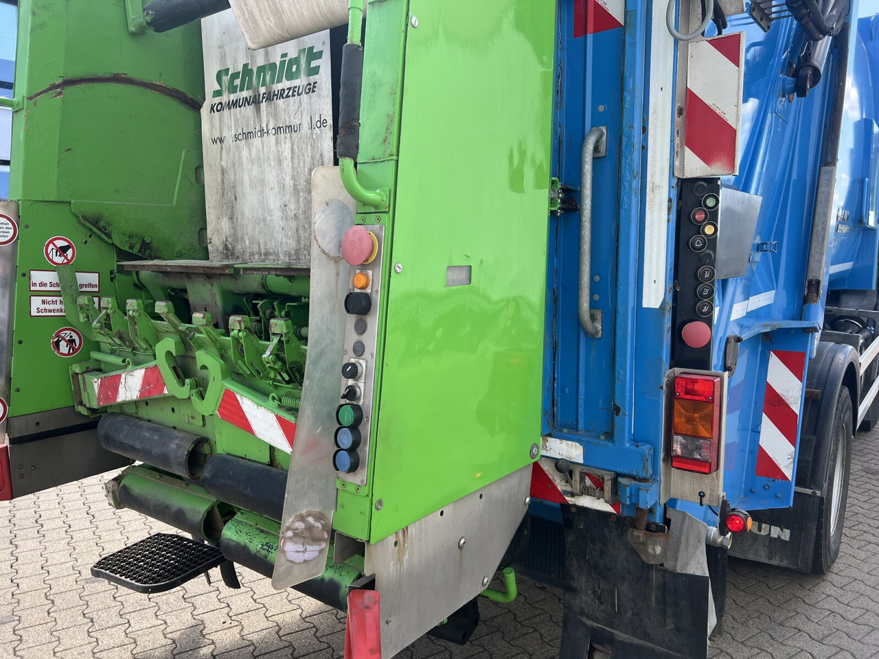 Mercedes-Benz Actros 2032 LA 4x4 Actros 2032 LA 4x4, Faun Variopress 310 ca. 10m³, Zöller Schüttung - Camión de basura: foto 3 Mercedes-Benz Actros 2032 LA 4x4 Actros 2032 LA 4x4, Faun Variopress 310 ca. 10m³, Zöller Schüttung - Camión de basura: foto 3