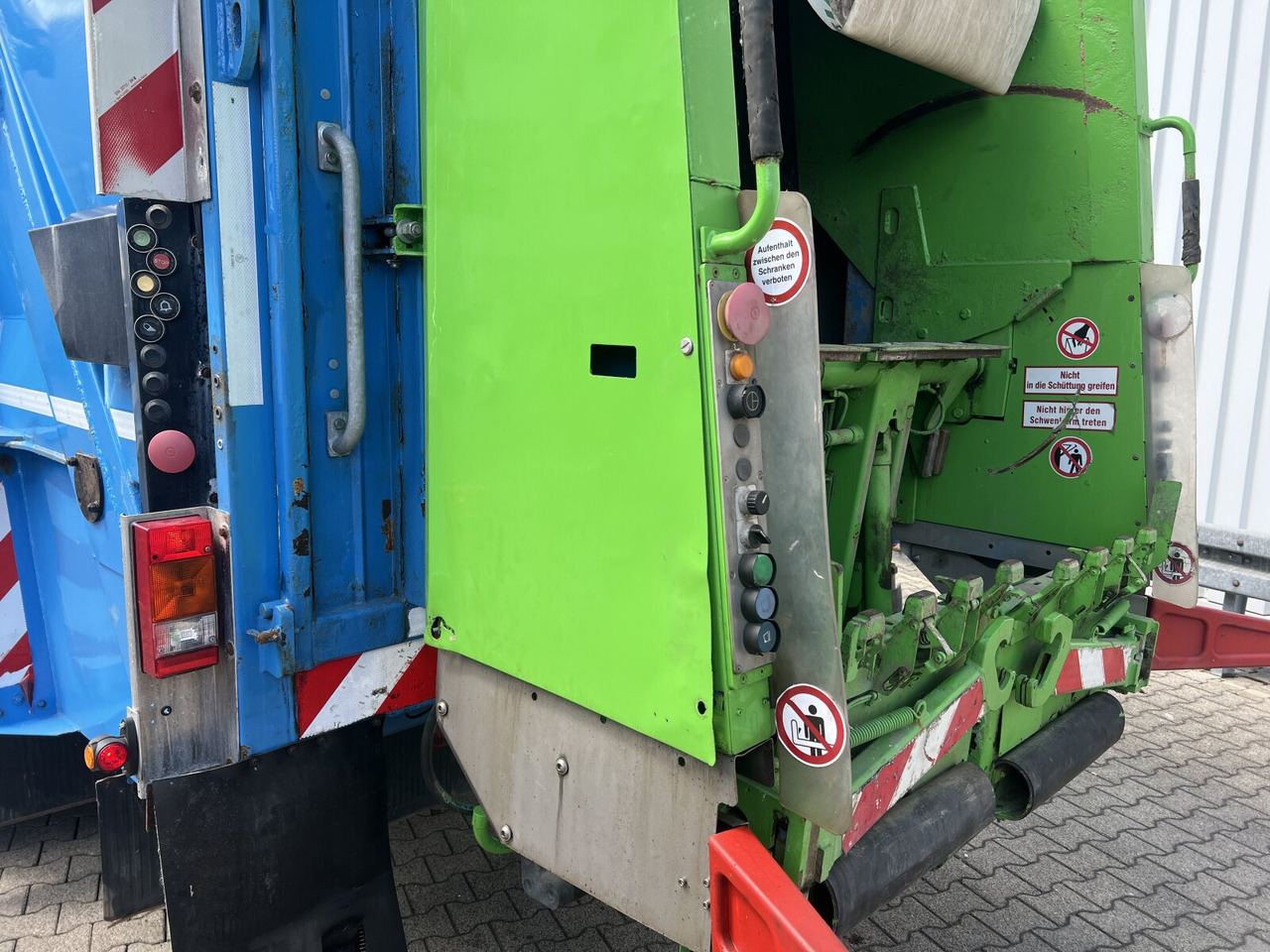 Mercedes-Benz Actros 2032 LA 4x4 Actros 2032 LA 4x4, Faun Variopress 310 ca. 10m³, Zöller Schüttung - Camión de basura: foto 2 Mercedes-Benz Actros 2032 LA 4x4 Actros 2032 LA 4x4, Faun Variopress 310 ca. 10m³, Zöller Schüttung - Camión de basura: foto 2