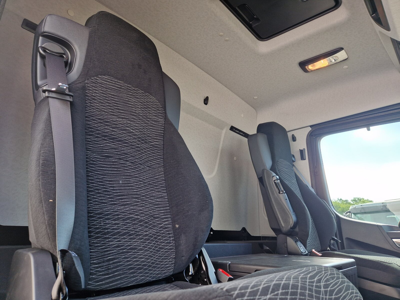 Leasing de Mercedes-Benz Actros 2553 LL 6x2 Actros 2553 LL 6x2, Retarder, Liftachse, MultimediaCockpit, LED, Navi Mercedes-Benz Actros 2553 LL 6x2 Actros 2553 LL 6x2, Retarder, Liftachse, MultimediaCockpit, LED, Navi: foto 9