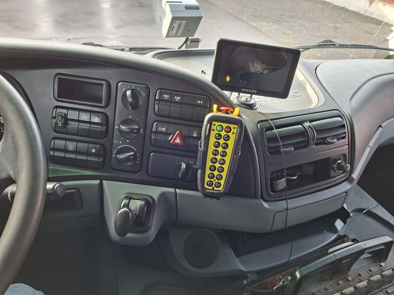 Mercedes-Benz Actros 4146 K 8x4/4 Actros 4146 K 8x4/4, Retarder, Kran Hiab XS 477 E-7 HiPro, Flyjib, Seilwinde, Funk - Camión multibasculante, Camión grúa: foto 5 Mercedes-Benz Actros 4146 K 8x4/4 Actros 4146 K 8x4/4, Retarder, Kran Hiab XS 477 E-7 HiPro, Flyjib, Seilwinde, Funk - Camión multibasculante, Camión grúa: foto 5