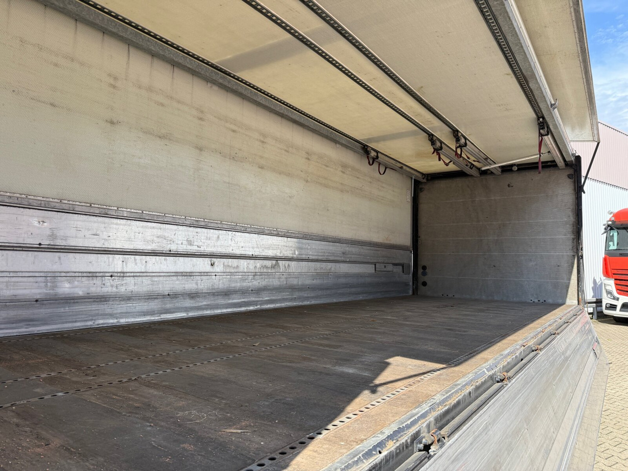 Mercedes-Benz Antos 1836 L 4x2 Antos 1836 L 4x2, Getränkekoffer, LBW Dautel - Camión caja cerrada: foto 3 Mercedes-Benz Antos 1836 L 4x2 Antos 1836 L 4x2, Getränkekoffer, LBW Dautel - Camión caja cerrada: foto 3