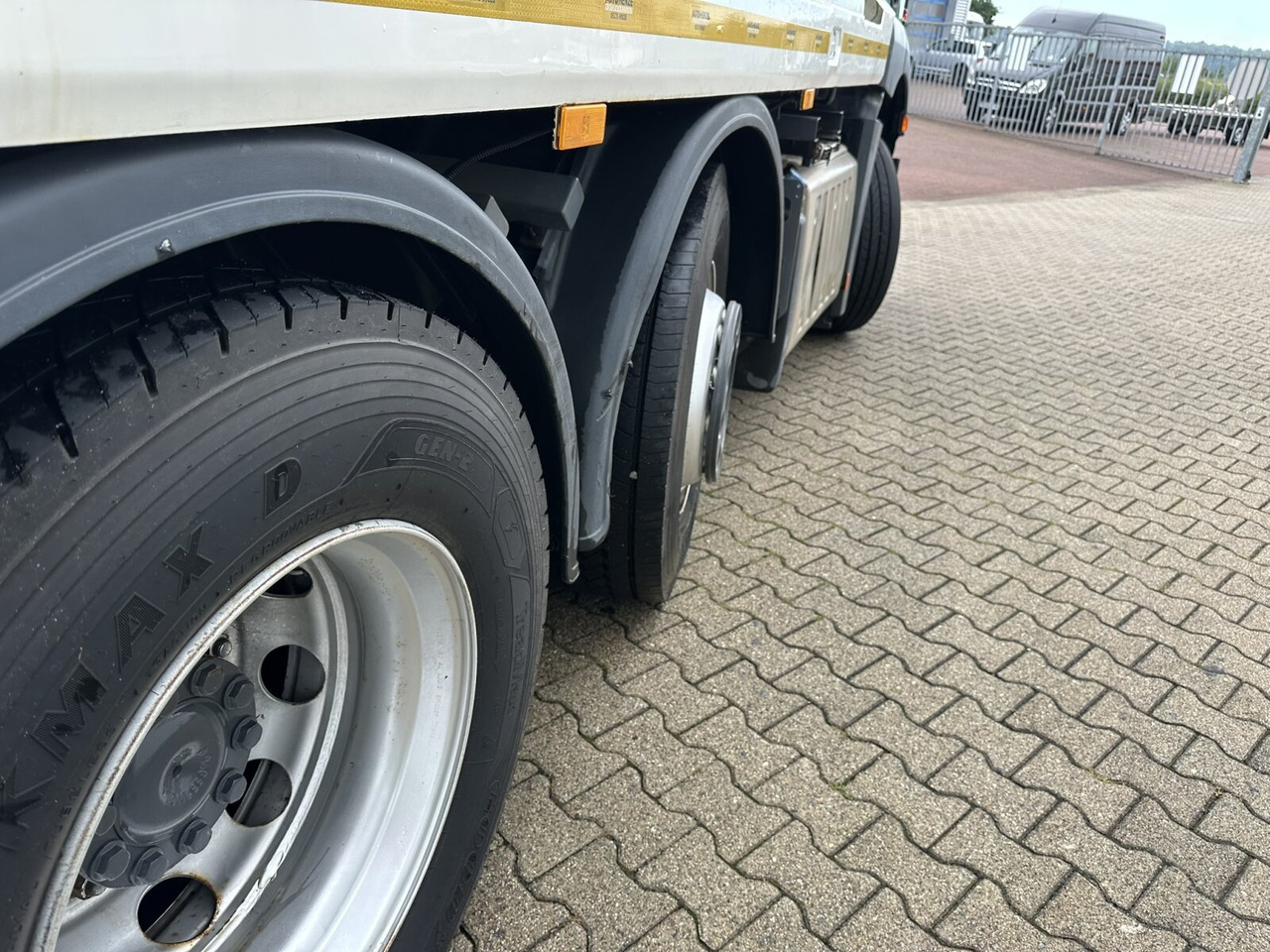 Mercedes-Benz Antos 2540 L 6x2 Antos 2540 L 6x2, Vorlauflenk-/Liftachse, Teleabsetzer - Camión portacontenedor de cadenas: foto 4 Mercedes-Benz Antos 2540 L 6x2 Antos 2540 L 6x2, Vorlauflenk-/Liftachse, Teleabsetzer - Camión portacontenedor de cadenas: foto 4