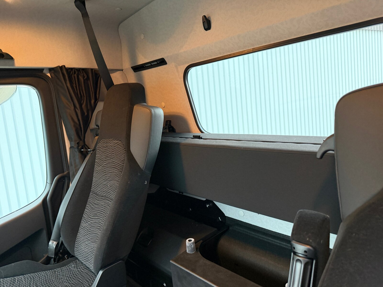 Mercedes-Benz Arocs 2542 L 6x2/4 Arocs 2542 L 6x2/4, Vorlauflenk-/liftachse, Navi, MultimediaCockpit - Camión chasis: foto 5 Mercedes-Benz Arocs 2542 L 6x2/4 Arocs 2542 L 6x2/4, Vorlauflenk-/liftachse, Navi, MultimediaCockpit - Camión chasis: foto 5