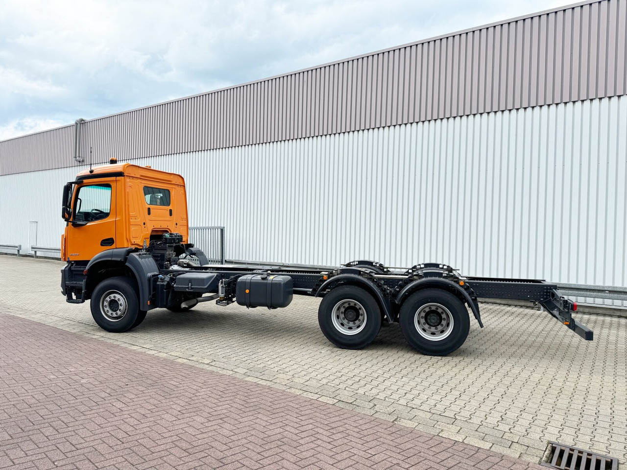 Mercedes-Benz Arocs 2633 6x4, Automatik, 2x Nebenantrieb Arocs 2633 6x4, 2x Nebenantrieb - Camión chasis: foto 2 Mercedes-Benz Arocs 2633 6x4, Automatik, 2x Nebenantrieb Arocs 2633 6x4, 2x Nebenantrieb - Camión chasis: foto 2