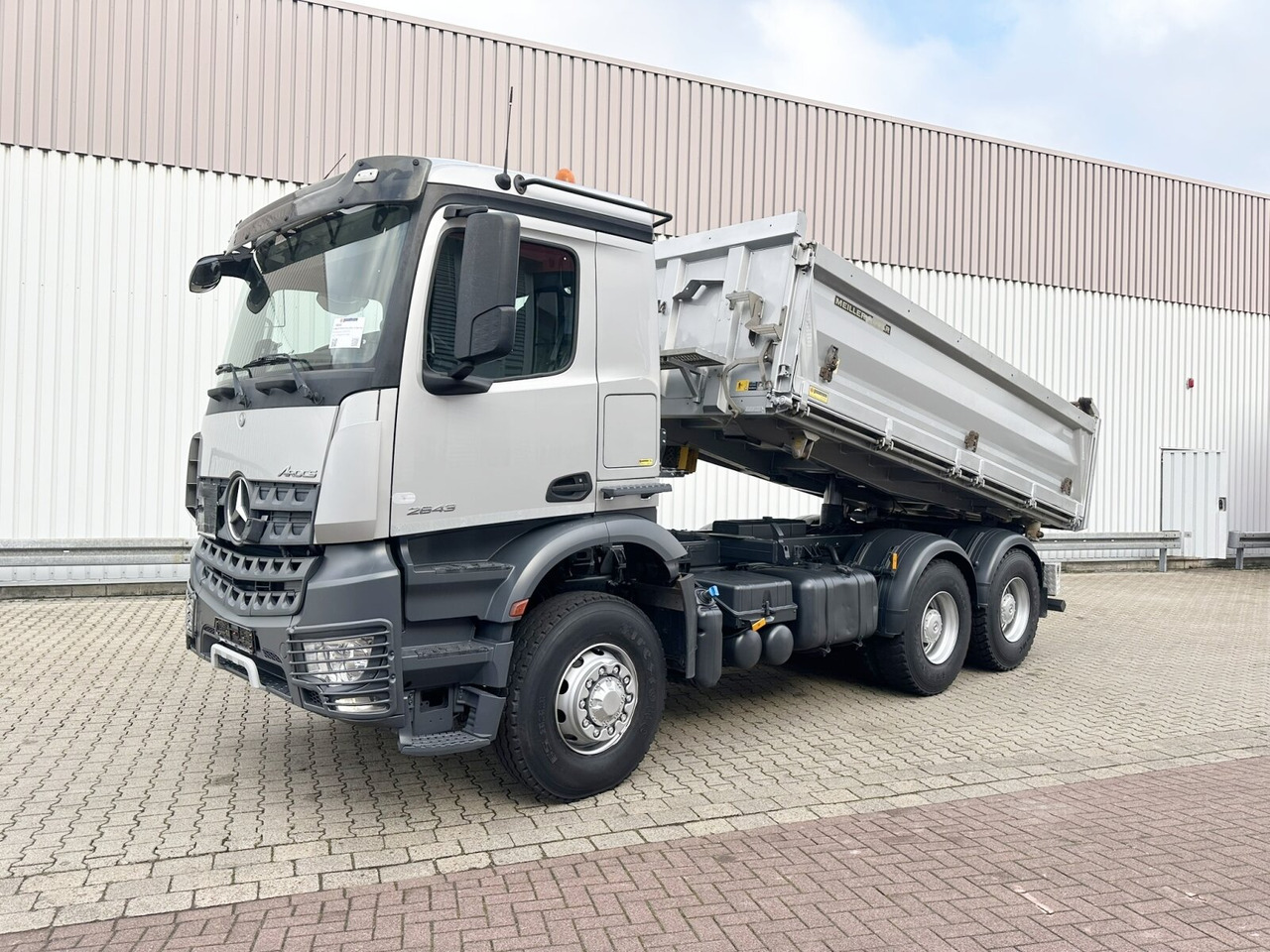 Mercedes-Benz Arocs 2643 LK 6x6 HAD Arocs 2643 LK 6x6 HAD, HydroDrive - Camión volquete: foto 1 Mercedes-Benz Arocs 2643 LK 6x6 HAD Arocs 2643 LK 6x6 HAD, HydroDrive - Camión volquete: foto 1