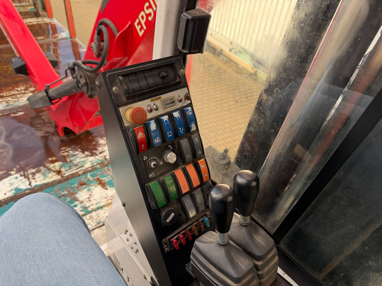 Mercedes-Benz Arocs 2648 6x4 Arocs 2648 6x4 mit Heckkran Epsilon M12Z83, Krankabine - Camión forestal, Camión grúa: foto 4 Mercedes-Benz Arocs 2648 6x4 Arocs 2648 6x4 mit Heckkran Epsilon M12Z83, Krankabine - Camión forestal, Camión grúa: foto 4