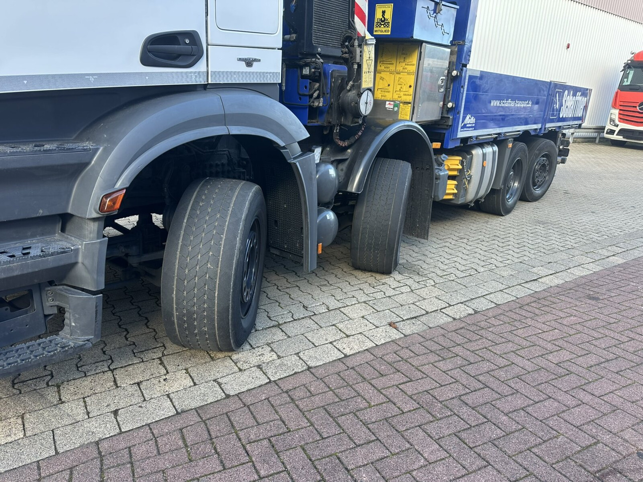 Mercedes-Benz Arocs 3245 L 8x2/6 Arocs 3245 L 8x2/6, Kran Fassi F 545 RA 2.26 XE, Jib, Funk, 29,7 m - 400 kg - Camión grúa, Camión caja abierta: foto 2 Mercedes-Benz Arocs 3245 L 8x2/6 Arocs 3245 L 8x2/6, Kran Fassi F 545 RA 2.26 XE, Jib, Funk, 29,7 m - 400 kg - Camión grúa, Camión caja abierta: foto 2