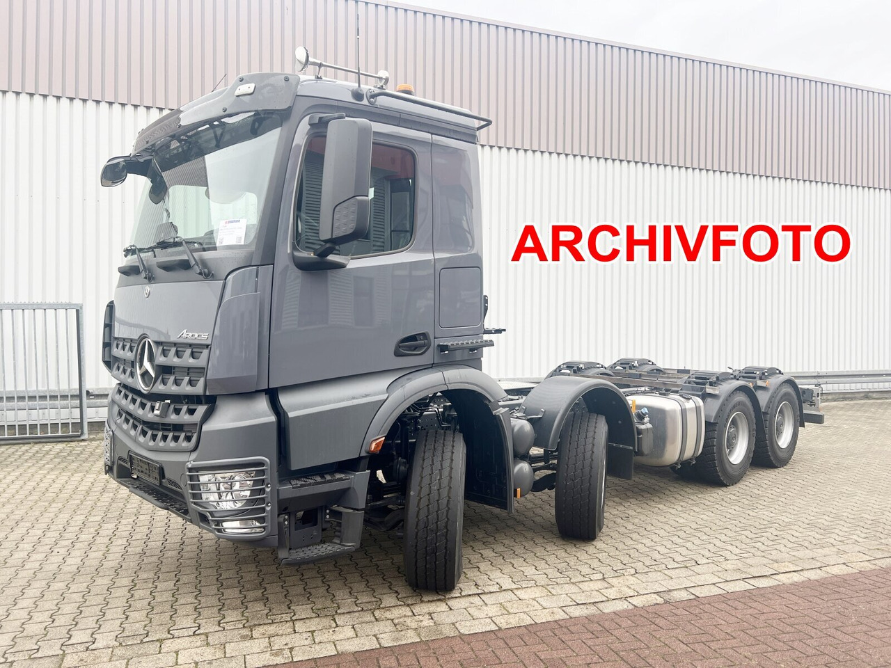 Mercedes-Benz Arocs 3253 L 8x4/4 Arocs 3253 L 8x4/4, MultimediaCockpit, Navi, Motorabtrieb - Camión chasis: foto 1 Mercedes-Benz Arocs 3253 L 8x4/4 Arocs 3253 L 8x4/4, MultimediaCockpit, Navi, Motorabtrieb - Camión chasis: foto 1