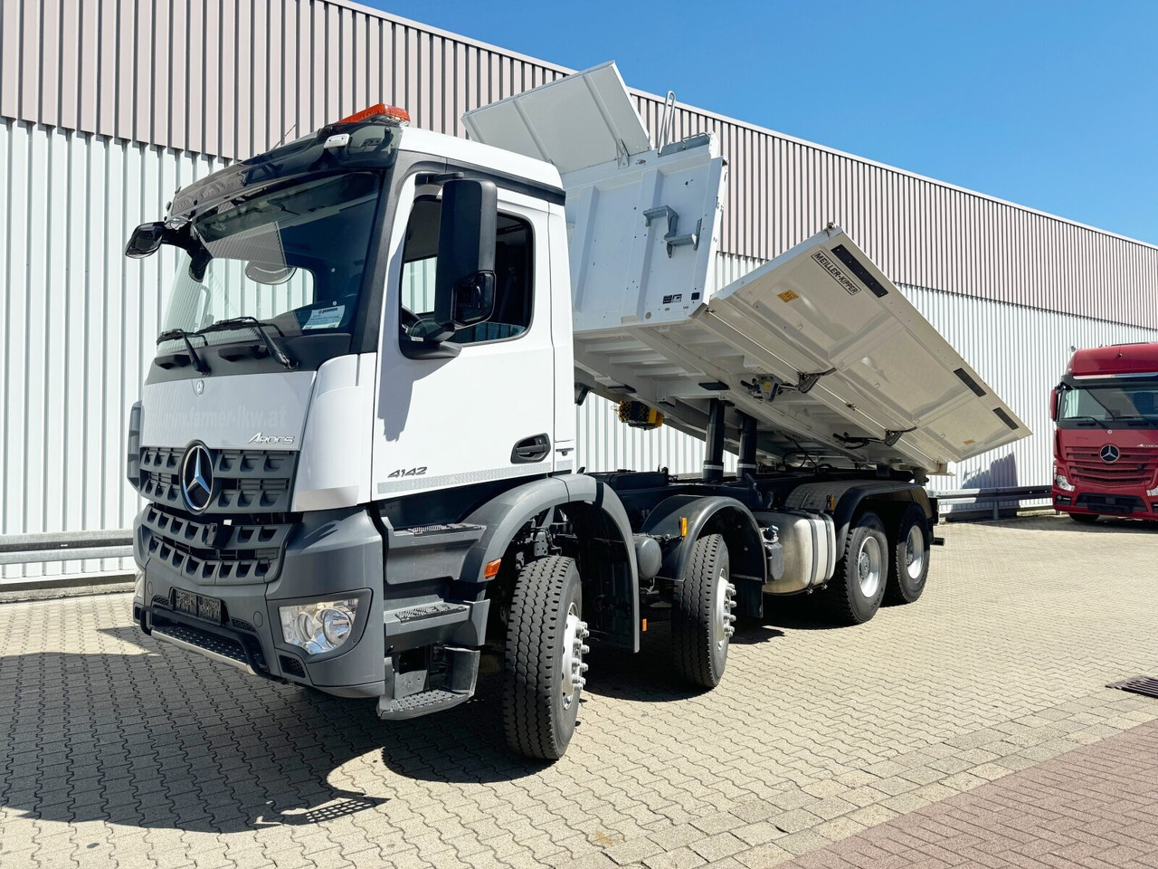 Mercedes-Benz Arocs 4142 K 8x4/4 Arocs 4142/45 K 8x4/4, Meiller Bordmatik links - Camión volquete: foto 1 Mercedes-Benz Arocs 4142 K 8x4/4 Arocs 4142/45 K 8x4/4, Meiller Bordmatik links - Camión volquete: foto 1