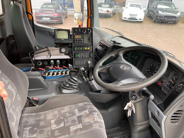 Mercedes-Benz Atego 1524 L 4x2 Atego 1524 L 4x2 Kehrmaschine FAUN Viajet - Barredora vial: foto 2 Mercedes-Benz Atego 1524 L 4x2 Atego 1524 L 4x2 Kehrmaschine FAUN Viajet - Barredora vial: foto 2
