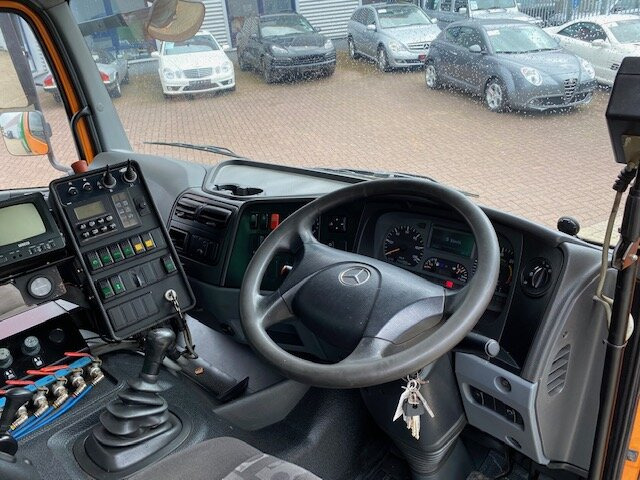 Mercedes-Benz Atego 1524 L 4x2 Atego 1524 L 4x2 Kehrmaschine FAUN Viajet - Barredora vial: foto 3 Mercedes-Benz Atego 1524 L 4x2 Atego 1524 L 4x2 Kehrmaschine FAUN Viajet - Barredora vial: foto 3