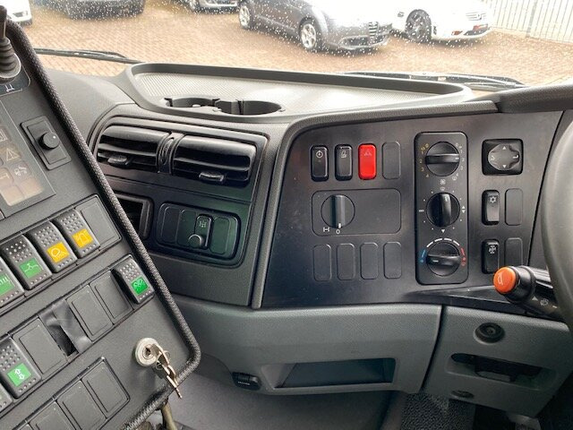 Mercedes-Benz Atego 1524 L 4x2 Atego 1524 L 4x2 Kehrmaschine FAUN Viajet - Barredora vial: foto 5 Mercedes-Benz Atego 1524 L 4x2 Atego 1524 L 4x2 Kehrmaschine FAUN Viajet - Barredora vial: foto 5