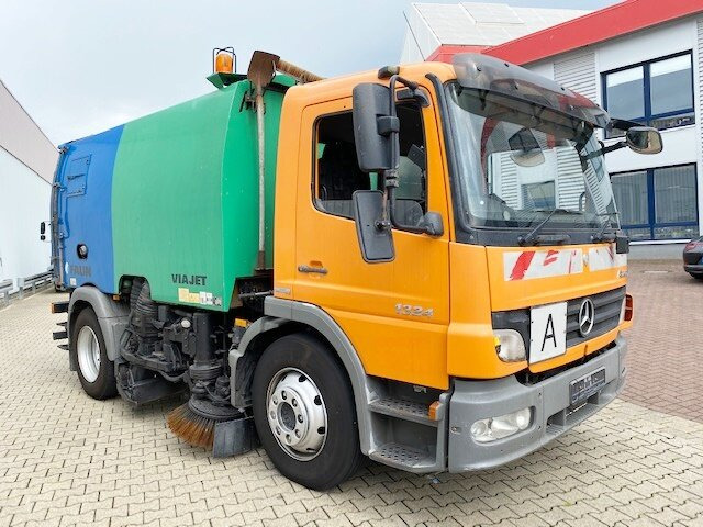 Mercedes-Benz Atego 1524 L 4x2 Atego 1524 L 4x2 Kehrmaschine FAUN Viajet - Barredora vial: foto 1 Mercedes-Benz Atego 1524 L 4x2 Atego 1524 L 4x2 Kehrmaschine FAUN Viajet - Barredora vial: foto 1