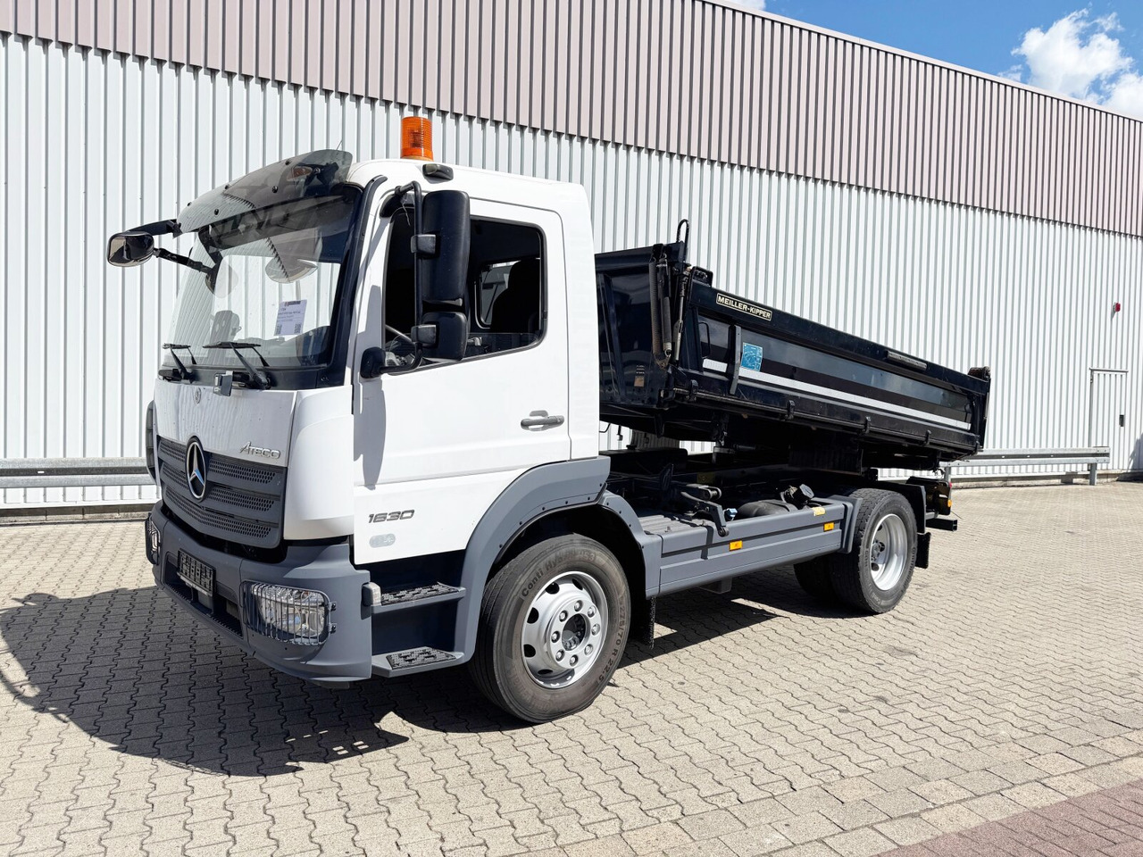Mercedes-Benz Atego 1630 K 4x2 Atego 1630 K 4x2, 2x AHK - Camión volquete: foto 1 Mercedes-Benz Atego 1630 K 4x2 Atego 1630 K 4x2, 2x AHK - Camión volquete: foto 1