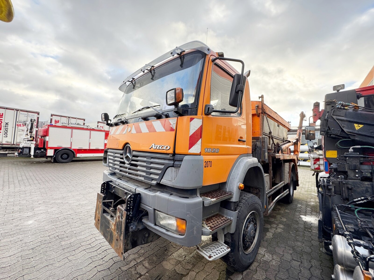 Mercedes-Benz Atego 1828 4x4 Atego 1828 4x4, Tele-Absetzer, Winterdienstausstattung - Camión portacontenedor de cadenas: foto 3 Mercedes-Benz Atego 1828 4x4 Atego 1828 4x4, Tele-Absetzer, Winterdienstausstattung - Camión portacontenedor de cadenas: foto 3