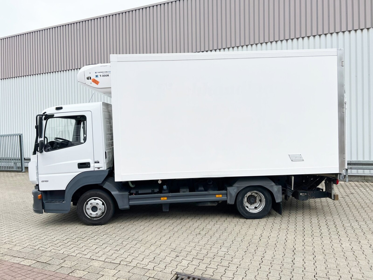 Mercedes-Benz Atego 816 L 4x2 Atego 816 L 4x2, Kühlkoffer, ThermoKing, LBW BÄR - Camión caja cerrada: foto 5 Mercedes-Benz Atego 816 L 4x2 Atego 816 L 4x2, Kühlkoffer, ThermoKing, LBW BÄR - Camión caja cerrada: foto 5