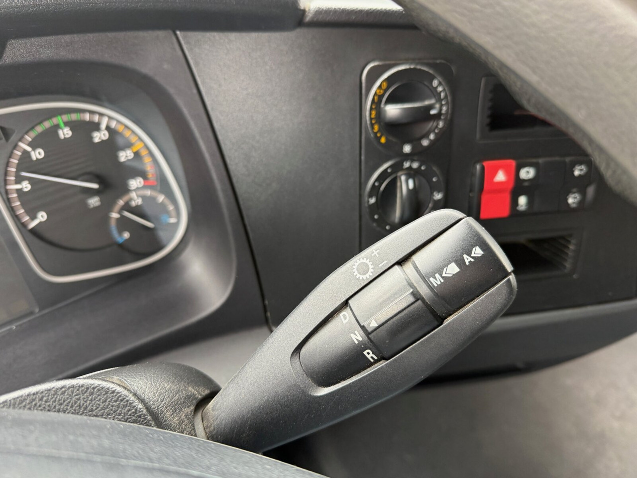 Mercedes-Benz Atego 818/23 LK 4x2 Atego 818/23 LK 4x2, 2x AHK - Camión volquete: foto 5 Mercedes-Benz Atego 818/23 LK 4x2 Atego 818/23 LK 4x2, 2x AHK - Camión volquete: foto 5