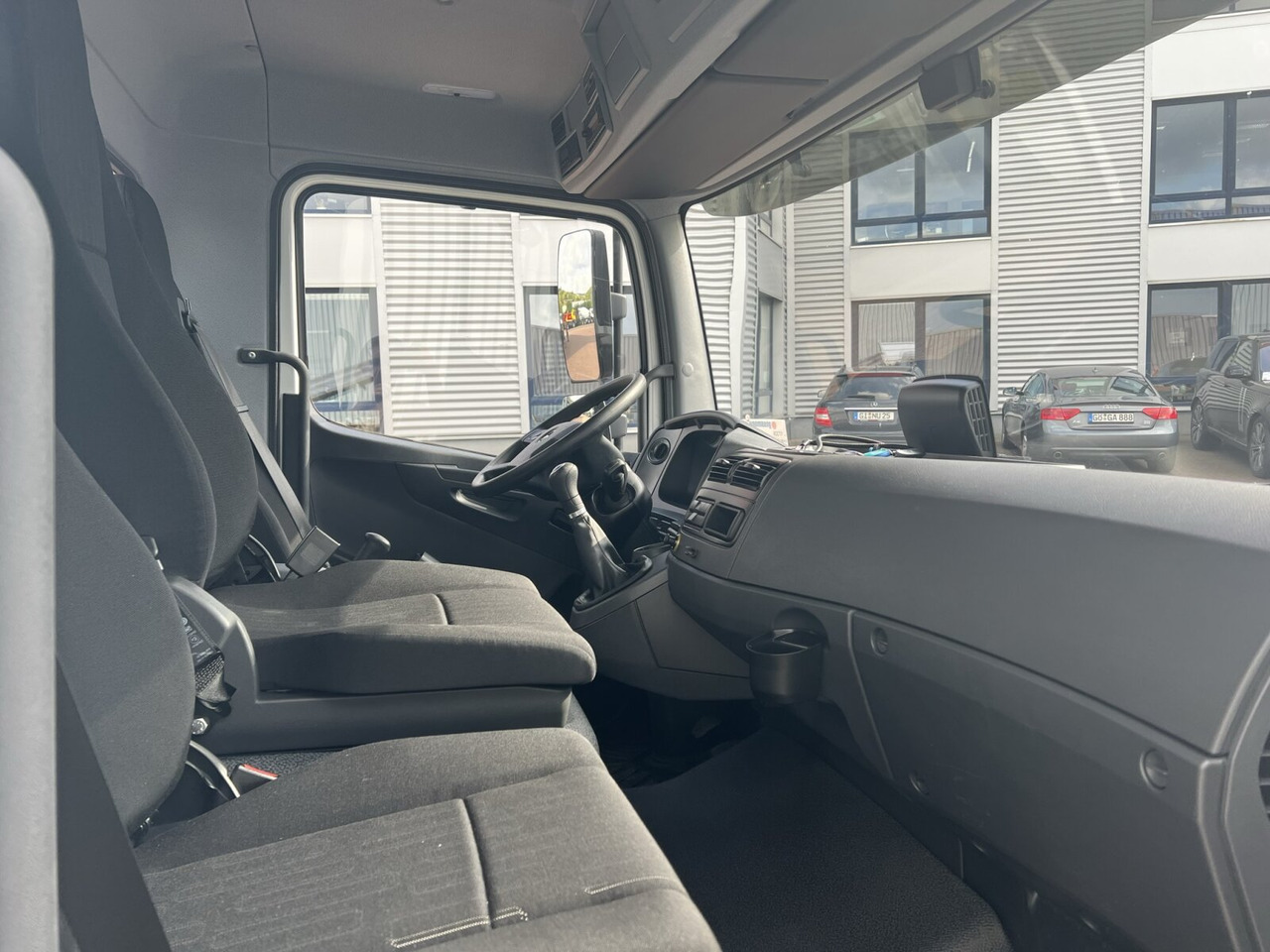 Mercedes-Benz Atego 818 K 4x2 Atego 818 K 4x2, 2x AHK, Meiller-Kipper, mehrfach Vorhanden! - Camión volquete: foto 5 Mercedes-Benz Atego 818 K 4x2 Atego 818 K 4x2, 2x AHK, Meiller-Kipper, mehrfach Vorhanden! - Camión volquete: foto 5