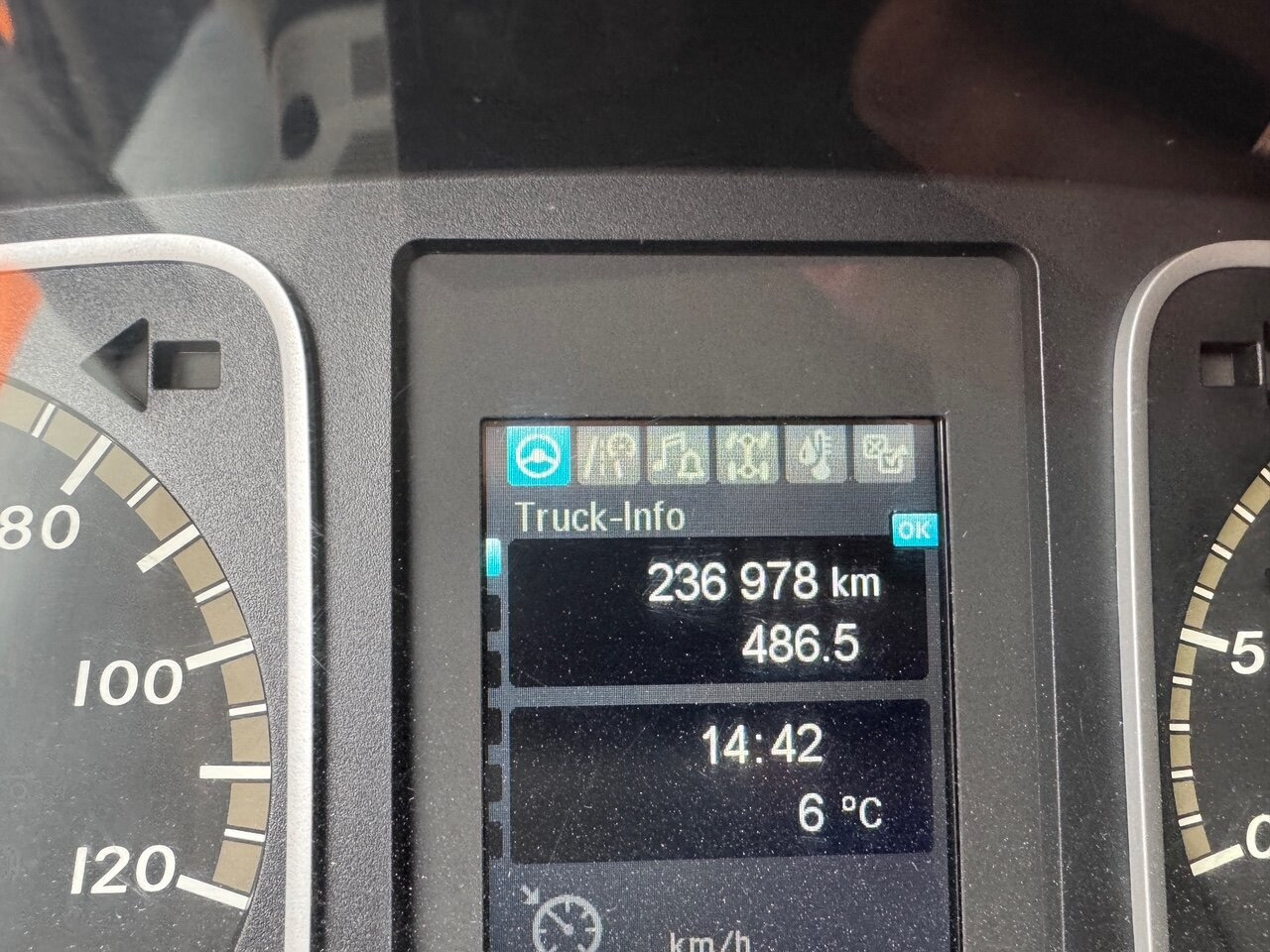 Mercedes-Benz Atego 823 K 4x2 Atego 823 K 4x2, 2x AHK - Camión volquete: foto 3 Mercedes-Benz Atego 823 K 4x2 Atego 823 K 4x2, 2x AHK - Camión volquete: foto 3