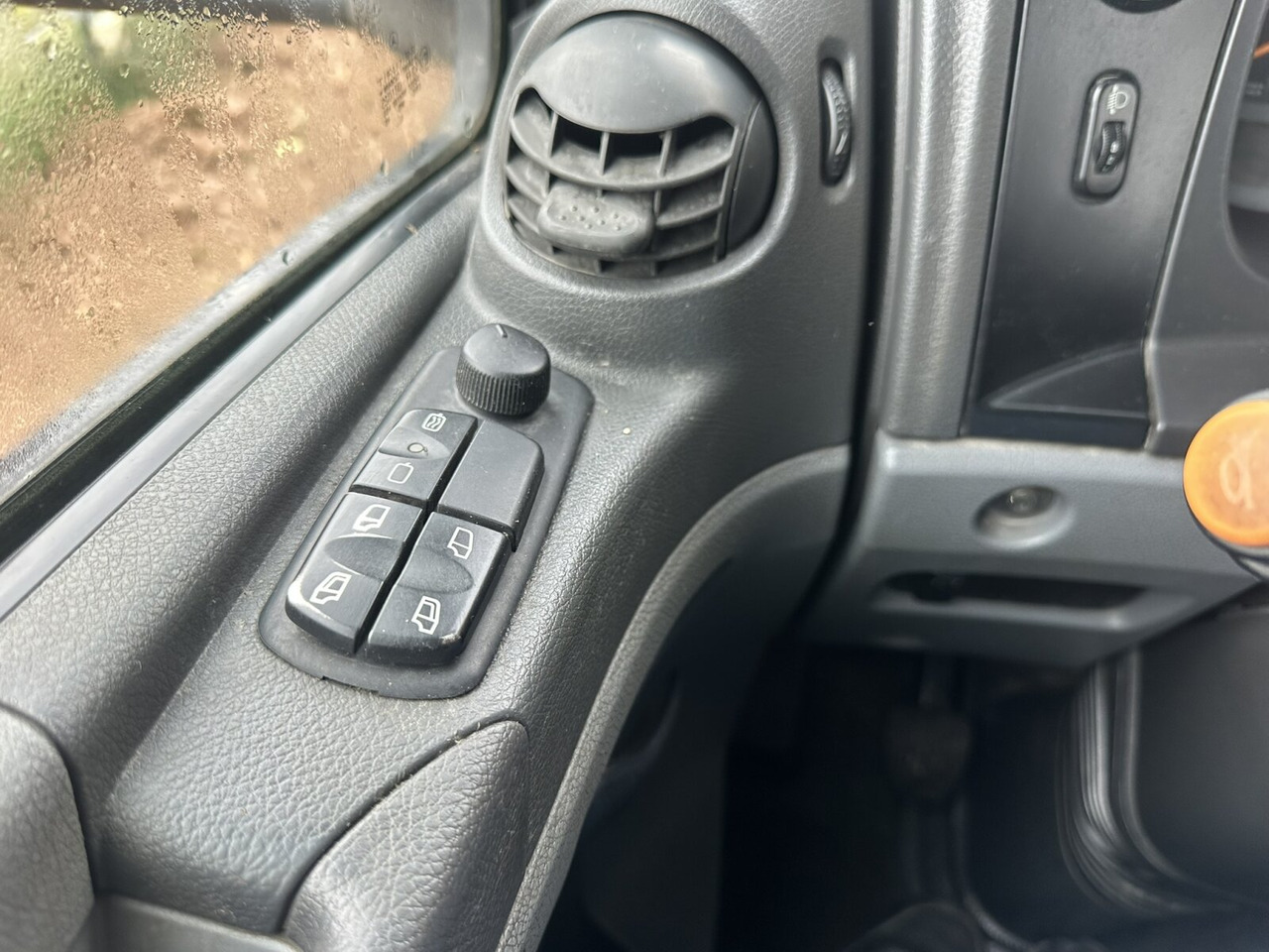 Mercedes-Benz Axor 2629 K 6x4 Axor 2629 K 6x4, PTO, Steel, Manual, 6-Zylinder - Camión chasis: foto 5 Mercedes-Benz Axor 2629 K 6x4 Axor 2629 K 6x4, PTO, Steel, Manual, 6-Zylinder - Camión chasis: foto 5