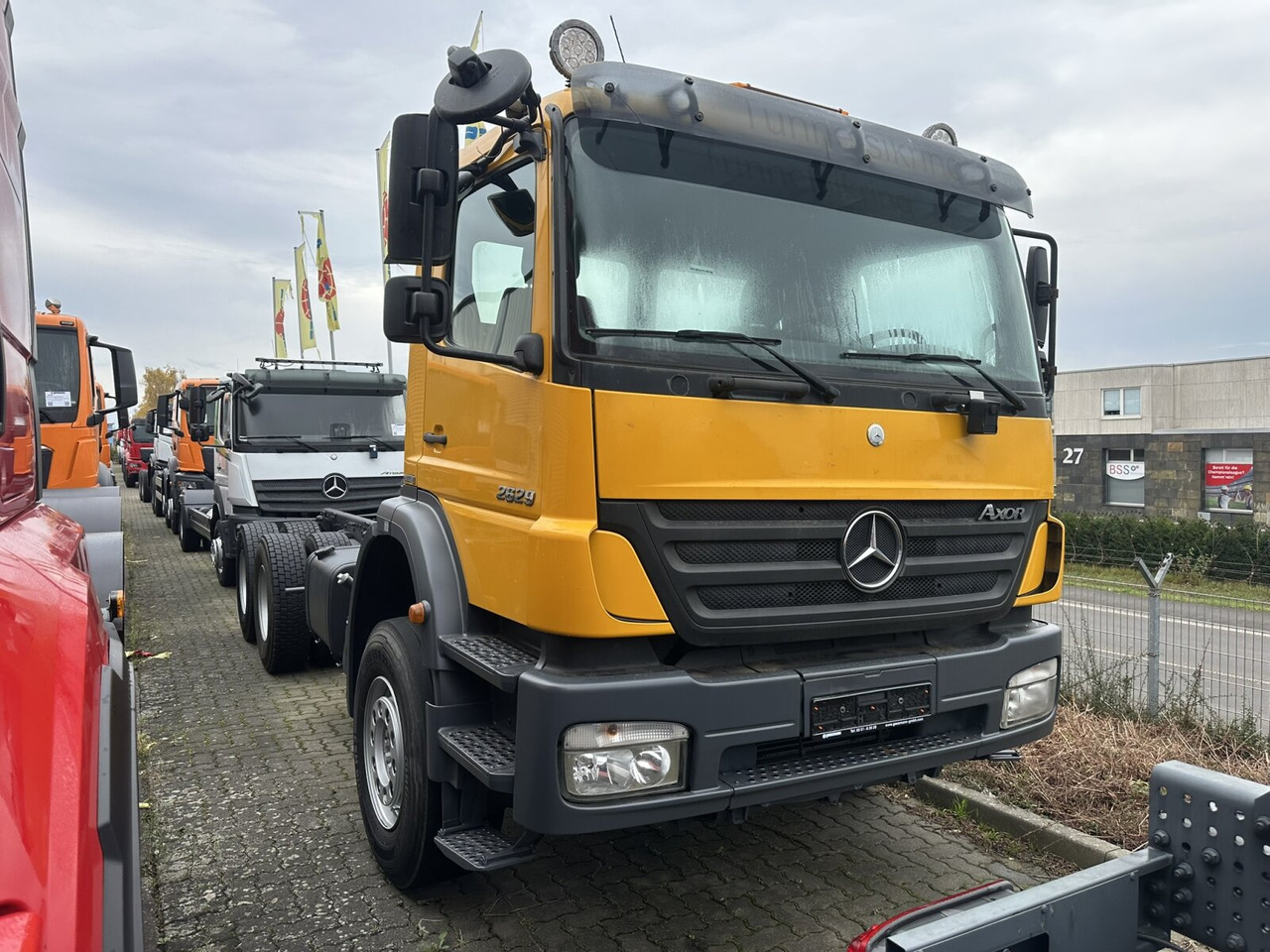 Mercedes-Benz Axor 2629 K 6x4 Axor 2629 K 6x4, PTO, Steel, Manual, 6-Zylinder - Camión chasis: foto 1 Mercedes-Benz Axor 2629 K 6x4 Axor 2629 K 6x4, PTO, Steel, Manual, 6-Zylinder - Camión chasis: foto 1