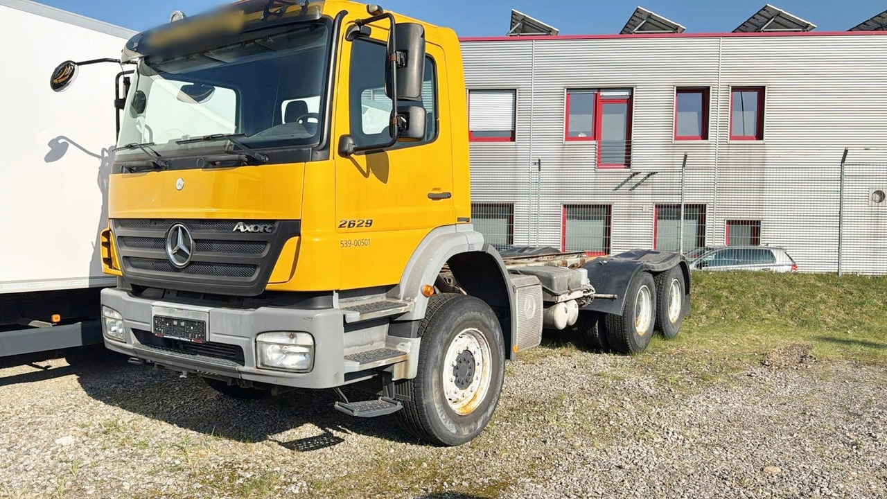 Mercedes-Benz Axor 2629 K 6x4 Axor 2629 K 6x4, PTO, Steel, Manual, 6-Zylinder - Camión chasis: foto 1 Mercedes-Benz Axor 2629 K 6x4 Axor 2629 K 6x4, PTO, Steel, Manual, 6-Zylinder - Camión chasis: foto 1