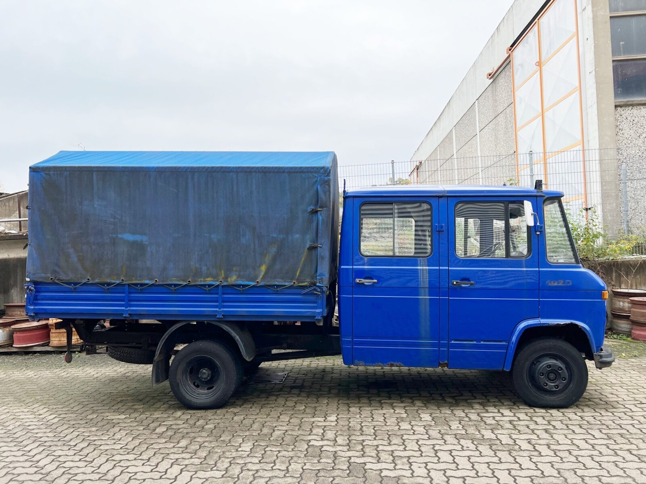 Camión lona Mercedes-Benz L 407 D 4x2 Doka L 407 D 4x2 Doka, Ex-THW: foto 9