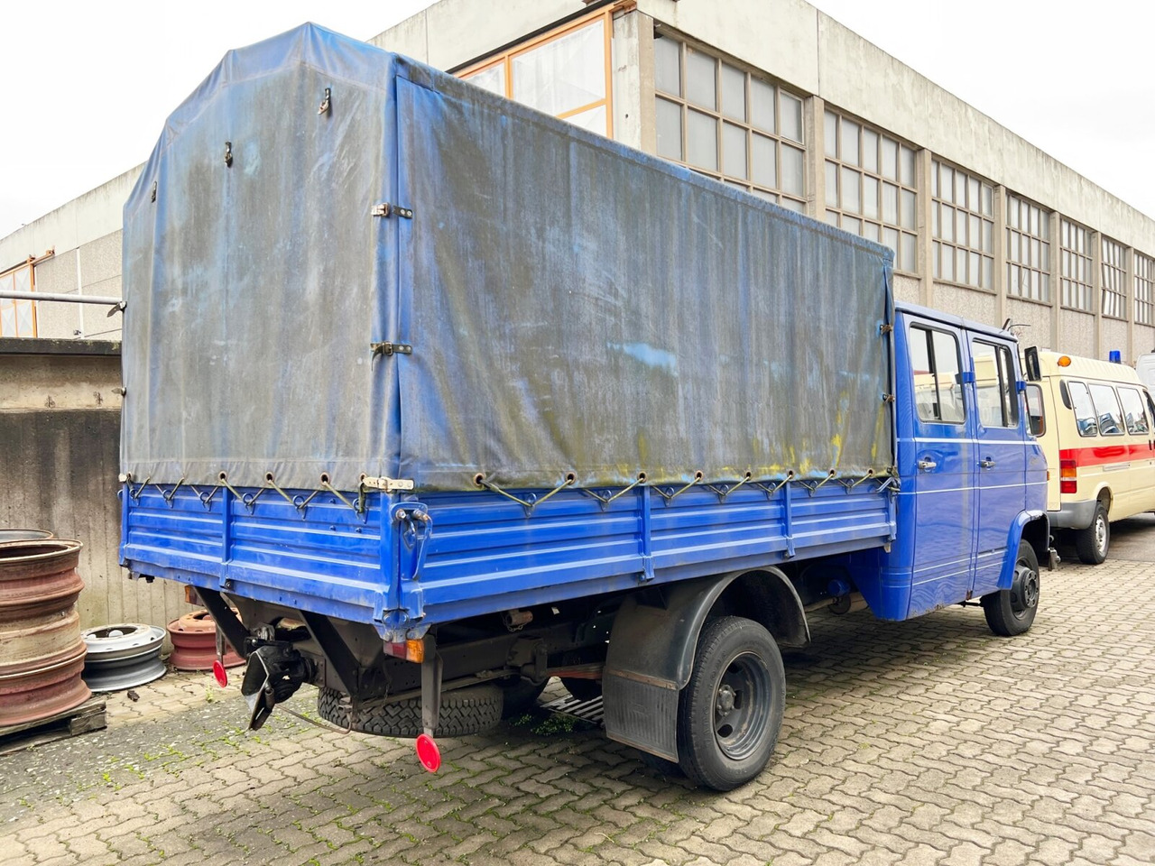 Camión lona Mercedes-Benz L 407 D 4x2 Doka L 407 D 4x2 Doka, Ex-THW: foto 10