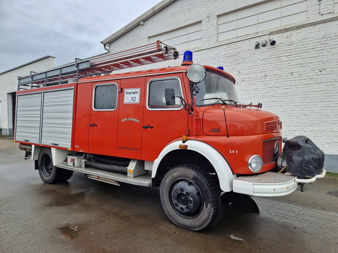 Mercedes-Benz LAF 1113 B 4x4 Doka LAF 1113 B 4x4 Doka, LF 16 TS - Ambulancia: foto 1 Mercedes-Benz LAF 1113 B 4x4 Doka LAF 1113 B 4x4 Doka, LF 16 TS - Ambulancia: foto 1