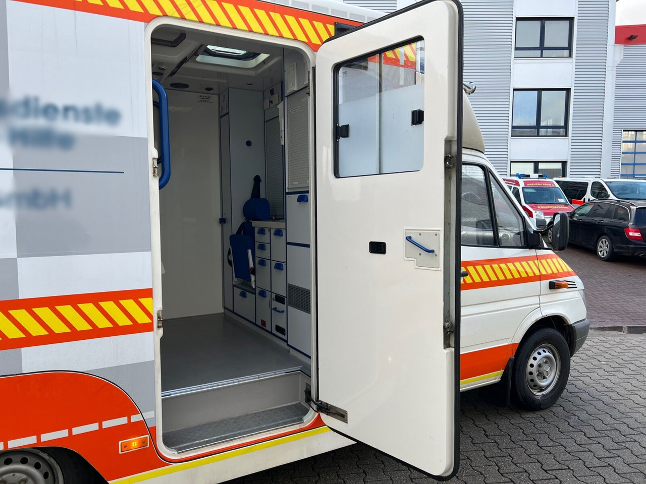 Ambulancia Mercedes-Benz Sprinter 313 CDI 4x2 Sprinter 313 CDI 4x2, Rettungswagen: foto 10 Ambulancia Mercedes-Benz Sprinter 313 CDI 4x2 Sprinter 313 CDI 4x2, Rettungswagen: foto 10