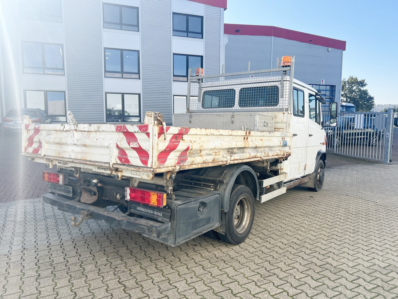 Mercedes-Benz Vario 816 D 4x2 Doka Vario 816 D 4x2 Doka, 2x AHK, Meiller Kipper - Camión volquete: foto 3 Mercedes-Benz Vario 816 D 4x2 Doka Vario 816 D 4x2 Doka, 2x AHK, Meiller Kipper - Camión volquete: foto 3
