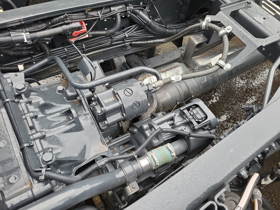 T-Way AT410T51/58 8x4 T-Way AT410T51/58 8x4, Retarder, Bordmatik, 4x VORHANDEN! - Camión volquete: foto 5 T-Way AT410T51/58 8x4 T-Way AT410T51/58 8x4, Retarder, Bordmatik, 4x VORHANDEN! - Camión volquete: foto 5