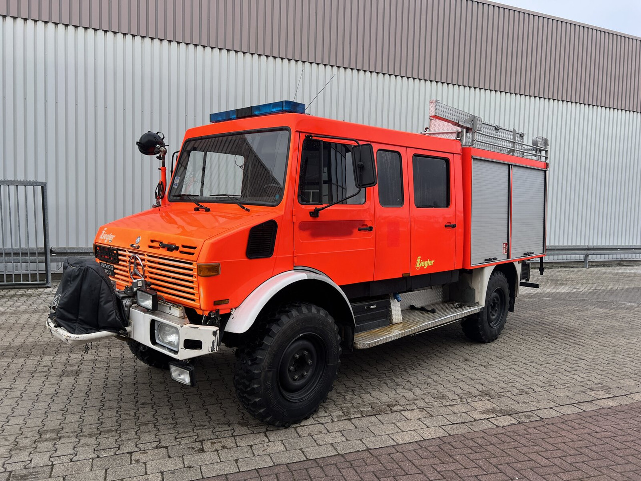 Unimog U 1300 L 4x4 Doka U 1300 L 4x4 Doka, LF8 - Ambulancia: foto 1 Unimog U 1300 L 4x4 Doka U 1300 L 4x4 Doka, LF8 - Ambulancia: foto 1