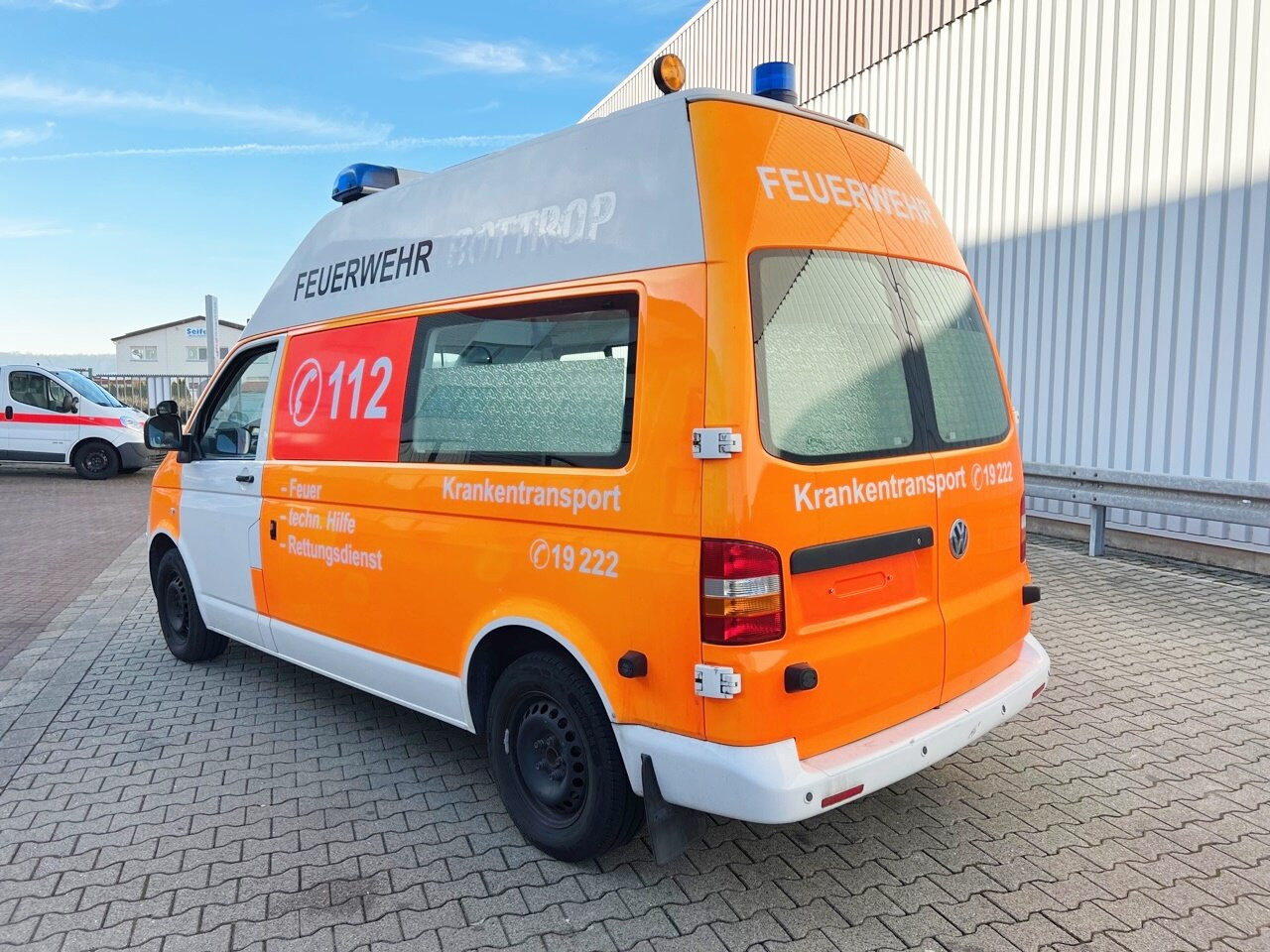 Volkswagen T5 2.5 TDI 4x2 T5 2.5 TDI 4x2, Krankenwagen - Ambulancia: foto 3 Volkswagen T5 2.5 TDI 4x2 T5 2.5 TDI 4x2, Krankenwagen - Ambulancia: foto 3